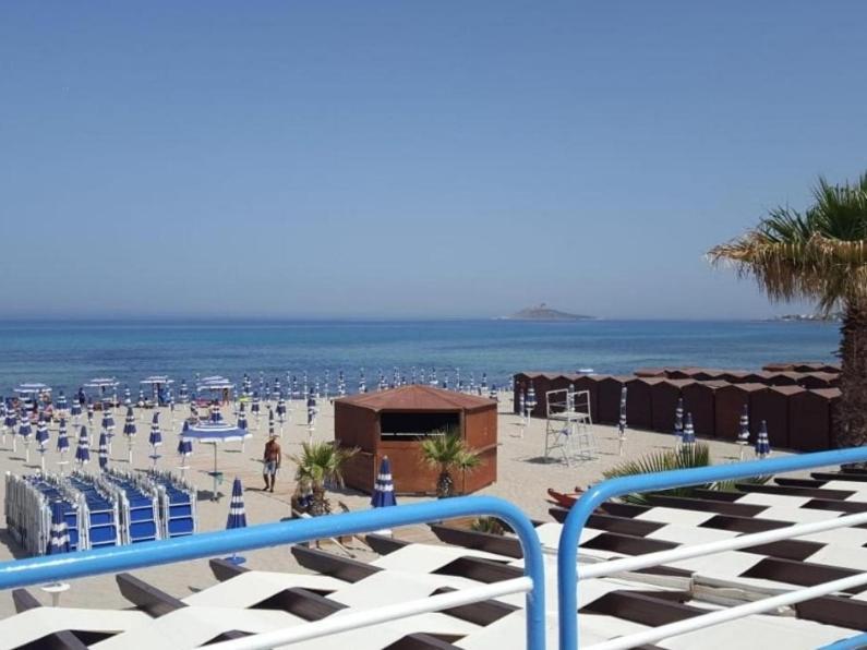 Hotel New Island à Isola delle Femmine Extérieur photo